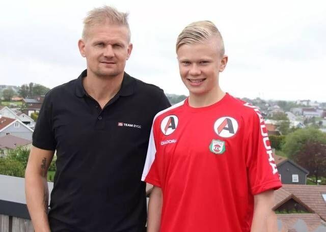 克尔费尔德：成为首位单场对诺伊尔打进两个点球的人？太棒了