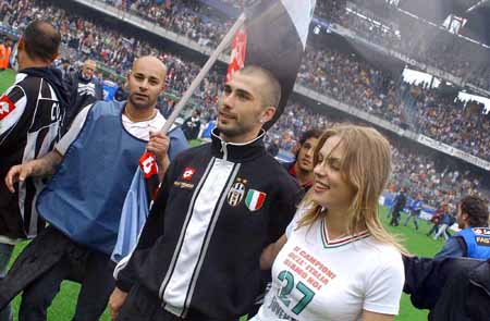 伦敦德比阿森纳或留手 数据支持枪手小胜拿分（伦敦德比：阿森纳或收着踢，数据看好枪手小胜取分）