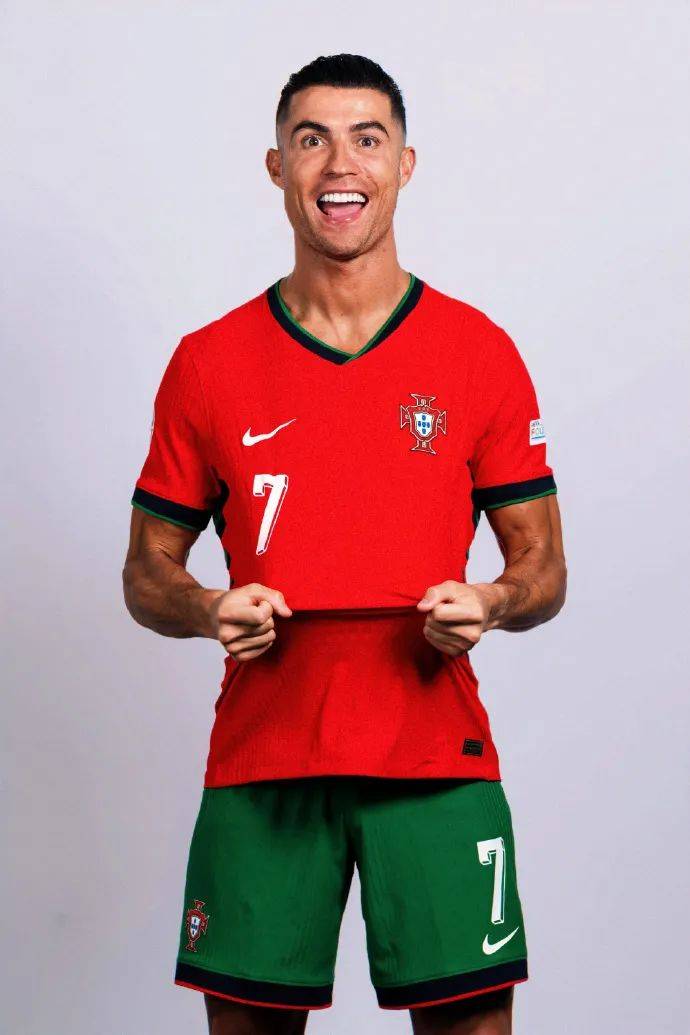 记者：尤文正努力与巴黎就穆阿尼达成协议，热刺也在争夺他