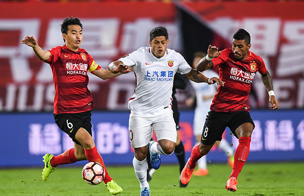 TA：阿森纳未积极推动冬窗出售球员；预计明夏将买断因卡皮耶