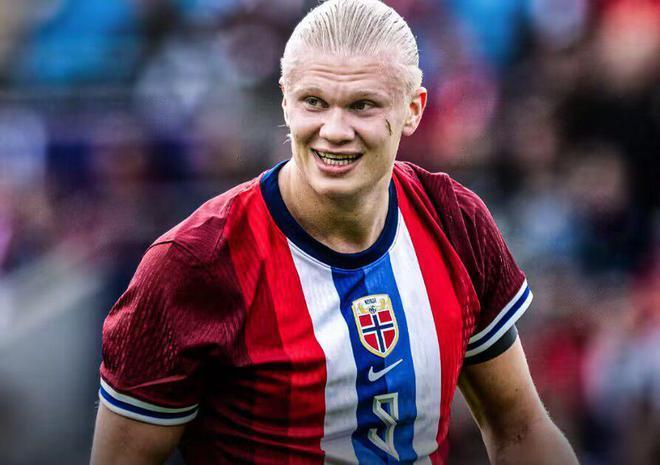 FIFA年度最佳男足阵容：巴黎6人入选，亚马尔在列，姆巴佩无缘（FIFA年度最佳男足阵容出炉：巴黎6将上榜，亚马尔入围，姆巴佩落选）