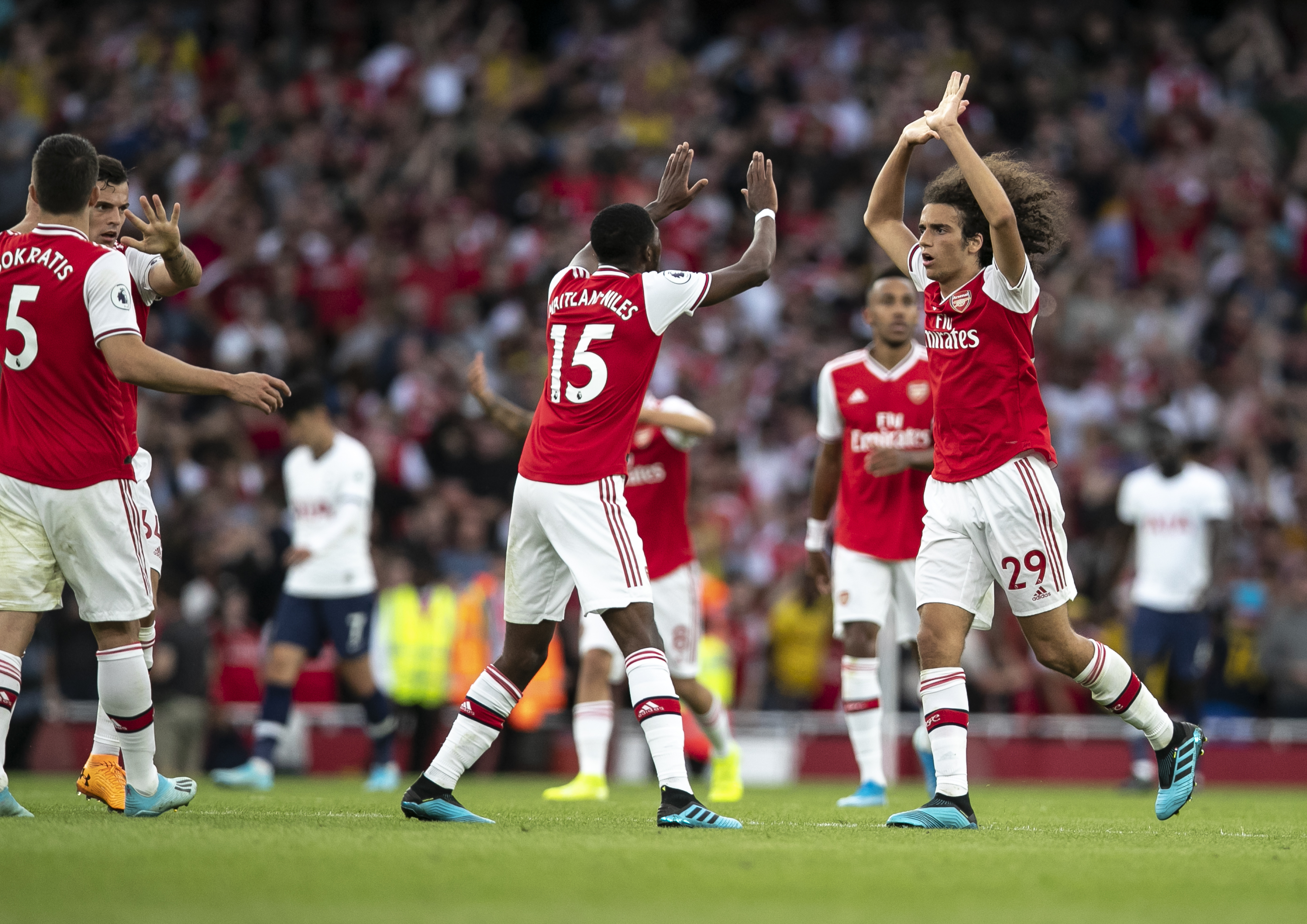 那不勒斯官方：强烈谴责阿莱格里多次辱骂我方工作人员的行为（那不勒斯官方通报：严正谴责阿莱格里屡次辱骂我方工作人员）