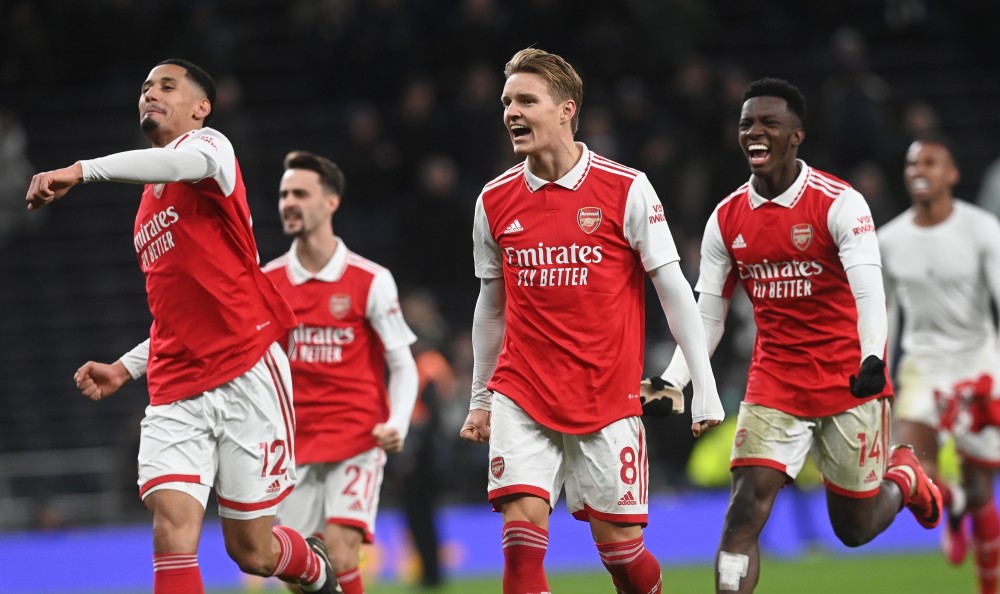 马加特：诺伊尔是球员，会偶尔犯错；是否再踢一年？他自己定（马加特：诺伊尔难免犯错，是否再战一年由他自己做主）