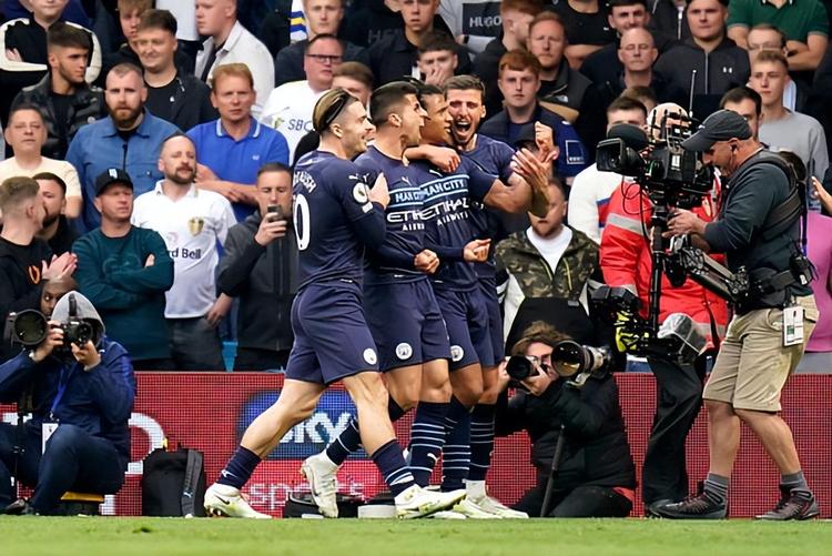 实现中超三连冠、队史第4冠，海港官方社媒发文庆祝（海港夺中超三连冠成队史第4冠 官方社媒发文庆贺）