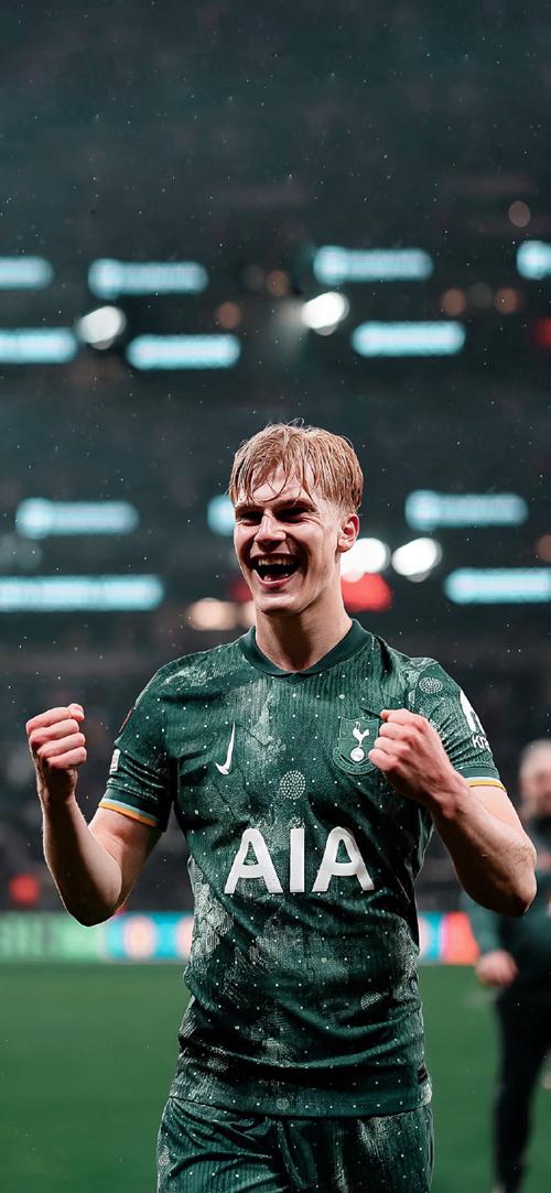 卫报：前加拿大女足教练因性侵球员被判监禁，出狱后没有被禁足