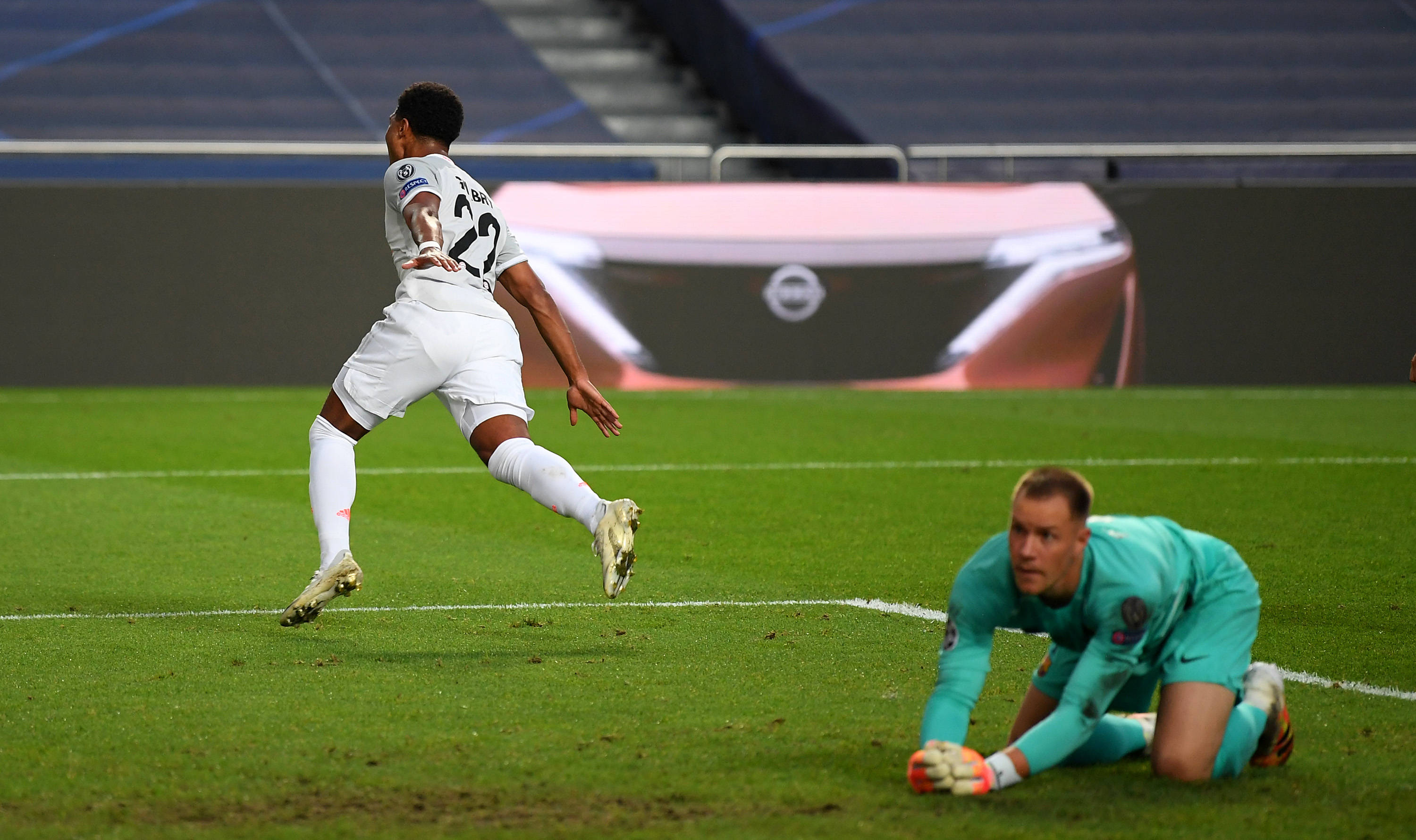 阿莱格里确认莱奥缺席意甲战萨索洛，福法纳康复但轮休（阿莱格里：莱奥无缘战萨索洛，福法纳伤愈但将轮休）