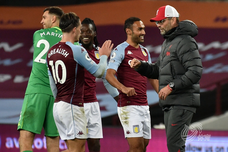 西媒：巴萨对阿拉维斯门票系统崩溃，球迷高喊反拉波尔塔口号