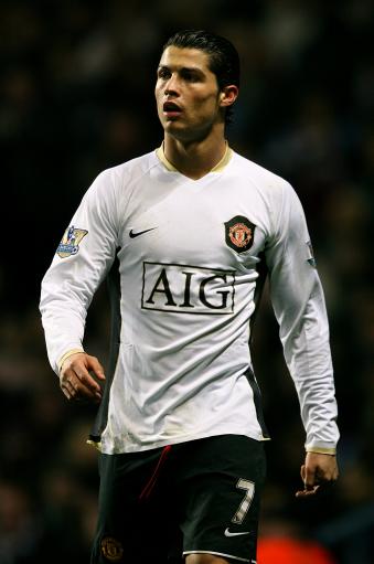 守株待兔真有用？凯帕点球大战连续扑右侧，最终成功扑点（连续押右侧见效！凯帕点球大战最终扑出关键一球）